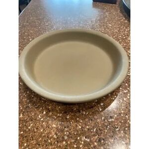 The Pampered Chef Beige Stoneware Plate